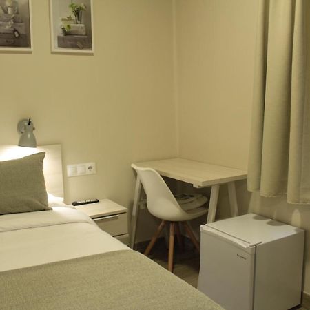Hostal La Romanica Sabadell Exterior foto